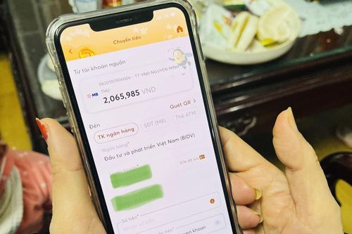 Giao dịch online 'lên ngôi', tỷ lệ rút tiền mặt giảm mạnh