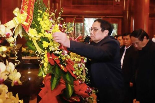 Thủ tướng Chính phủ Phạm Minh Chính dâng hương tại Khu Di tích Kim Liên