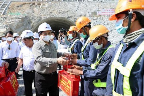 Thủ tướng Phạm Minh Chính kiểm tra, đôn đốc thi công tuyến cao tốc Bắc - Nam