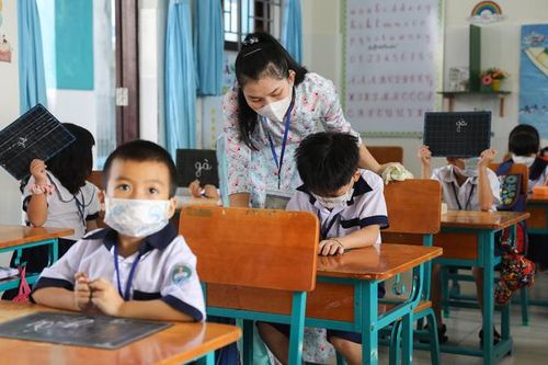 Hà Nội: Học sinh từ lớp 1 đến lớp 6 của 18 huyện, thị xã trở lại trường từ ngày 10-2