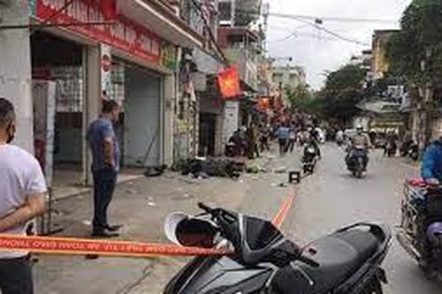 Va chạm 2 xe ô tô, người đàn ông bị đâm tử vong