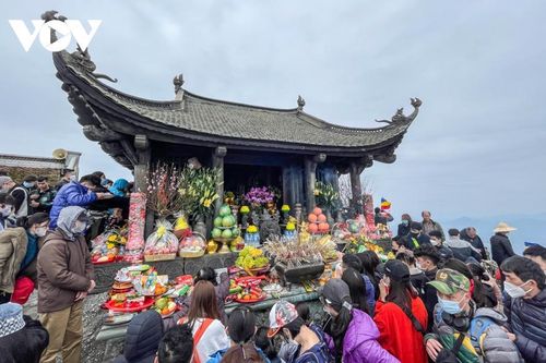 Yên Tử đón trên 4 vạn lượt khách