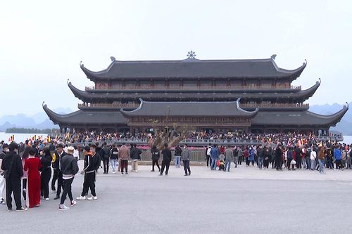 Khu du lịch quốc gia Tam Chúc đón hàng nghìn du khách trong dịp Tết