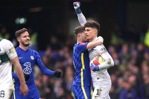 Kepa hóa người hùng, Chelsea thắng 'toát mồ hôi'