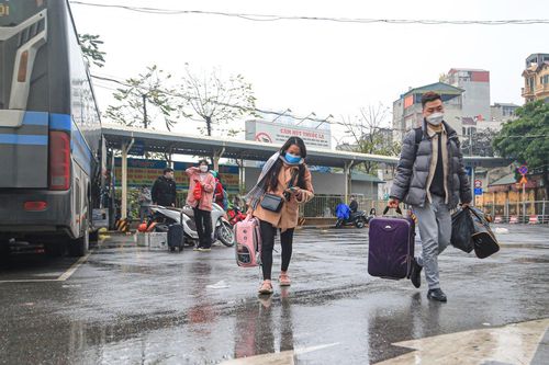 Bến xe đìu hiu vắng khách, hàng không đông nhất ngày cuối nghỉ Tết