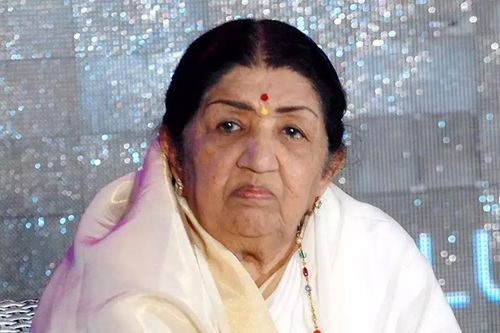 Lata Mangeshkar - 'Nữ hoàng' Bollywood qua đời ở tuổi 92