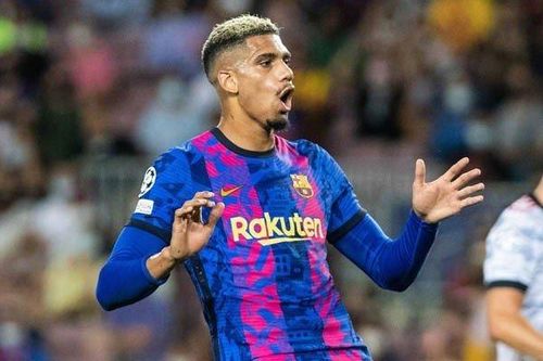 Xavi quyết giữ chân Araujo trước sự dòm ngó ngó của MU và Liverpool