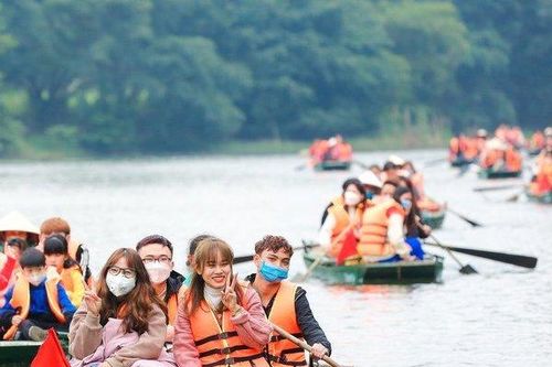 'Biển người' du xuân thắng cảnh Tràng An
