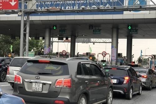 Phải nhanh chóng xả trạm thu phí khi ùn tắc kéo dài