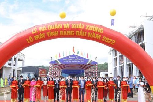 Trungnam EMS xuất xưởng lô máy tính bảng cho học sinh dịp đầu năm mới