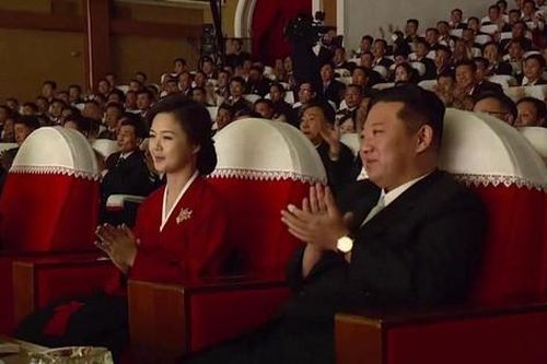 Vẻ đẹp dịu dàng của Phu nhân nhà lãnh đạo Triều Tiên trong lần xuất hiện hiếm hoi