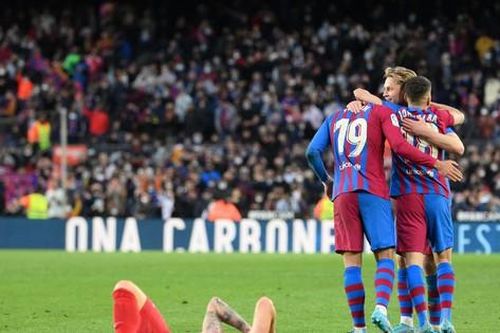 Ngược dòng hạ Atletico, Barca chiếm tốp 4