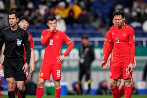 CĐV Trung Quốc đòi 'giải tán' đội bóng đá nam để tăng lương cho tuyển nữ