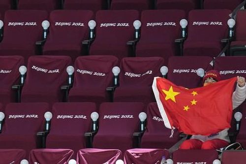 Khán giả Trung Quốc hào hứng xem thi đấu Olympic bất chấp COVID-19 và cái lạnh cắt da