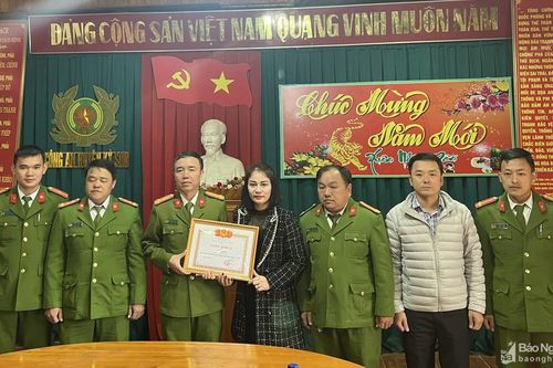 Khen thưởng lực lượng phá chuyên án ma túy, thu 2 bánh heroin, 6.000 viên ma túy