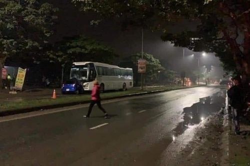 Hai thanh niên trên ô tô con tử vong thương tâm sau cú đâm trực diện với xe khách
