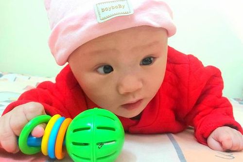 Điều kỳ diệu với em bé sinh non nhẹ cân nhất Việt Nam