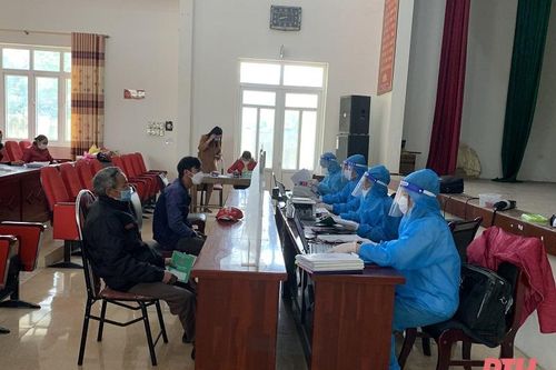 Các ngân hàng lì xì khách hàng giao dịch trong ngày đầu năm mới