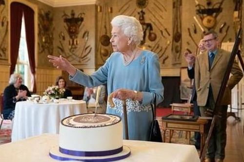 Chủ tịch nước Nguyễn Xuân Phúc gửi thư chúc mừng Nữ hoàng Anh Elizabeth II