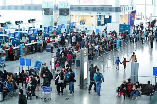 Khách đến sân bay Nội Bài dịp Tết Nhâm Dần 2022 tăng gấp 3 Tết năm 2021