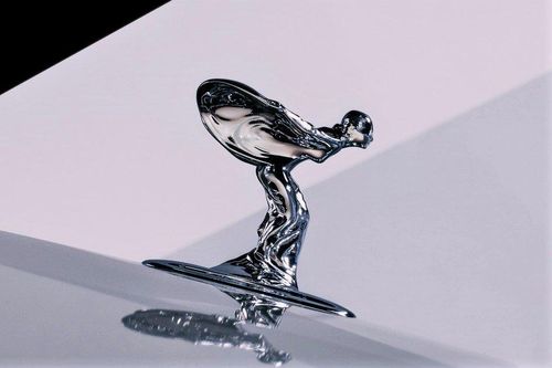 Biểu tượng Rolls-Royce được thiết kế lại sau 111 năm