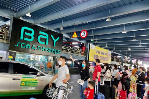 Khách ở Tân Sơn Nhất đón taxi 5 phút, giá cước về mức bình thường