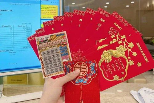 Nhân viên ngân hàng nhận lì xì thế nào ngày đi làm đầu năm?