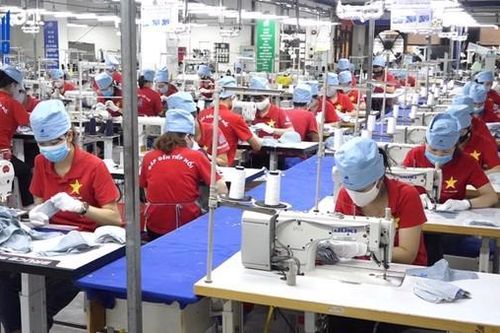 Doanh nghiệp tất bật sản xuất sau Tết