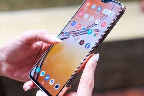 Sau Tết, hàng loạt smartphone chính hãng đua giảm giá mạnh để xả hàng