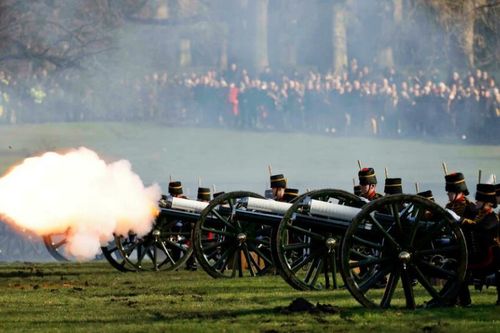 Anh bắn đại bác mừng 70 năm trị vì của Nữ hoàng Elizabeth II