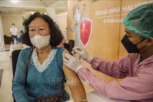Indonesia đẩy nhanh tiêm chủng để đẩy lùi làn sóng lây nhiễm Omicron
