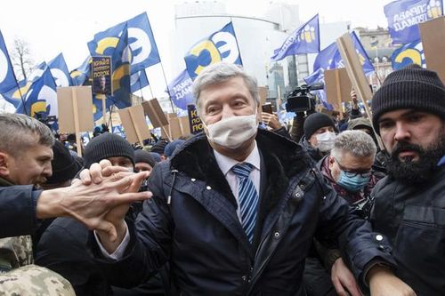 Tổng thống Putin đề nghị cựu Tổng thống Ukraine Poroshenko tị nạn tại Nga