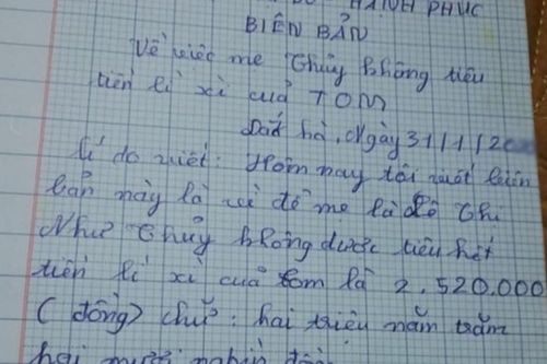 Đưa mẹ giữ tiền lì xì, bé trai lập biên bản rõ ràng với đầy đủ người làm chứng