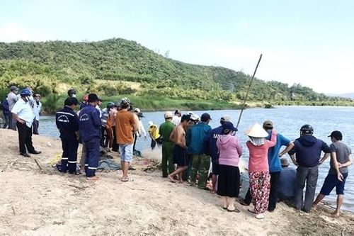 Thiếu niên mất tích khi tắm sông, bé gái tử vong do ngã xuống hồ nước
