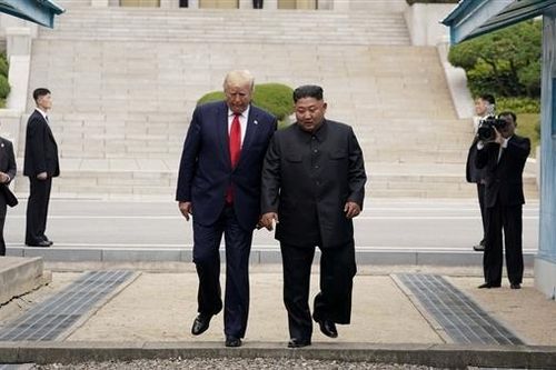 Nghi án Mỹ 'tịch thu' thư ông Kim gửi cựu Tổng thống Trump