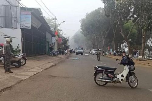 Đắp chăn nằm giữa đường, người đàn ông ở Đắk Nông bị taxi tông thiệt mạng