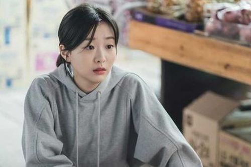 Dậy từ 5h sáng, tôi lọ mọ xuống bếp nấu ăn liền bị mẹ chồng 'quạt' cho trận toát mồ hôi