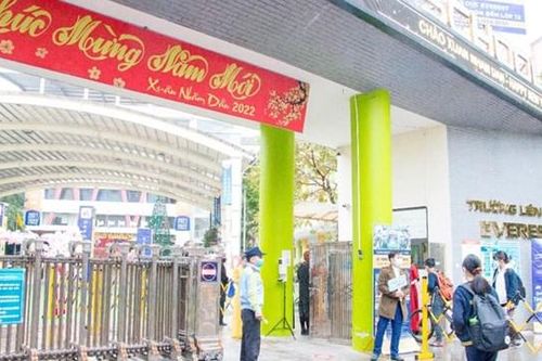 Học sinh quay lại trường học sau thời gian dài học online