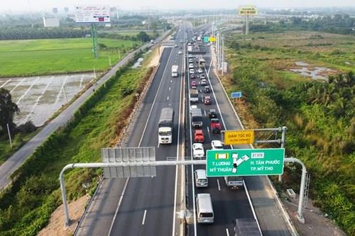 Gần nửa triệu phương tiện lưu thông trên cao tốc Trung Lương-Mỹ Thuận