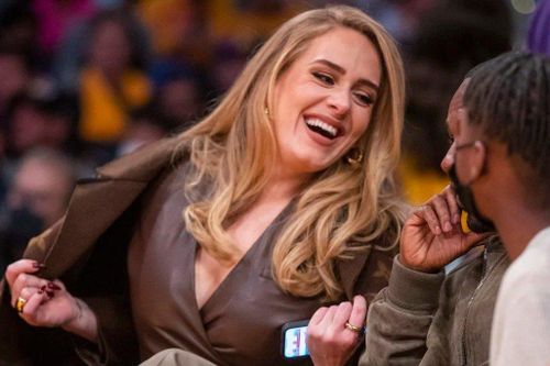 Adele vướng tin đính hôn