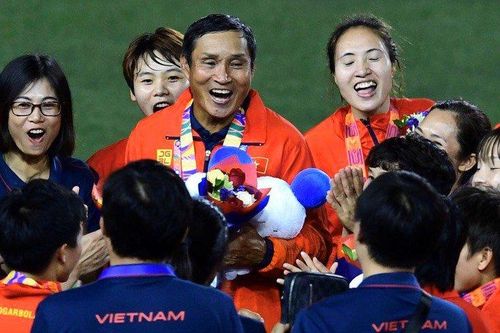 Thầy trò HLV Mai Đức Chung được Thủ tướng tặng bằng khen