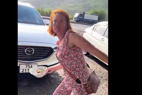 Du khách bị dọa tạt tô canh vì phản ứng giá cả với nhà hàng