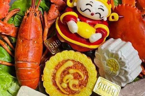 Thị trường túi giải hạn 'tam tai' sôi động; tôm hùm, cua khủng... vào mâm cúng Thần tài