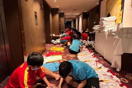 ĐT nữ Việt Nam làm việc ý nghĩa trước khi 'mang vé World Cup' về nước