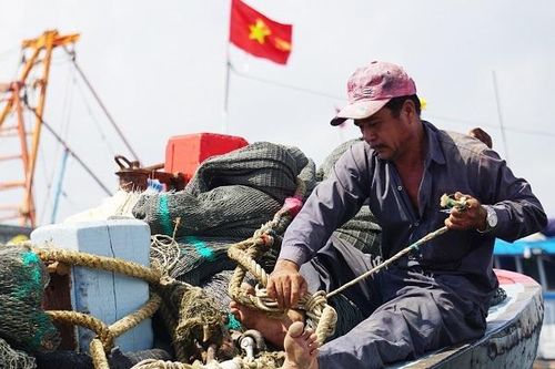 Ngư dân miền Trung tất bật chuẩn bị ra khơi 'săn lộc' đầu năm