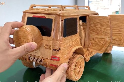 Thợ Việt lại khiến thế giới trầm trồ với siêu phẩm xe Mercedes G500 bằng gỗ