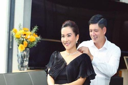 Nam diễn viên Bình Minh tặng quà Valentine sớm cho vợ hơn 4 tuổi