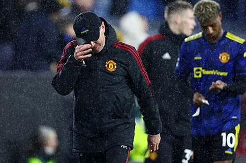 HLV Rangnick 'sấy tóc' học trò sau trận MU hòa Burnley