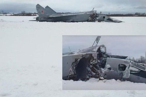 Tiêm kích MiG-31K Nga sập càng khi cất cánh khiến thân trước bị xé toạc