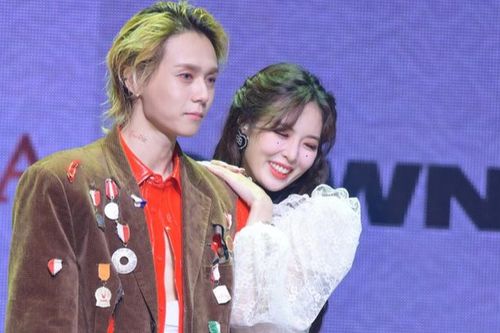 Nghi vấn về mối quan hệ của HyunA và Dawn: Màn cầu hôn chỉ là 'diễn sâu' trên mạng xã hội?